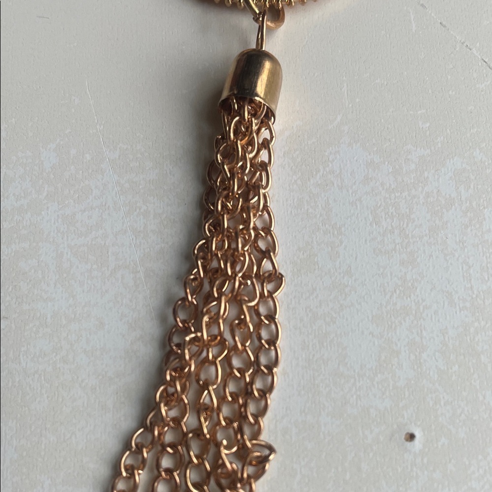 Elegant Gold Tassel Pendant Necklace - Picture 4 of 7